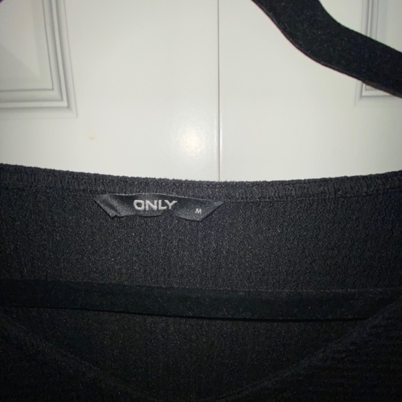 Black t shirt - Picture 2 of 3